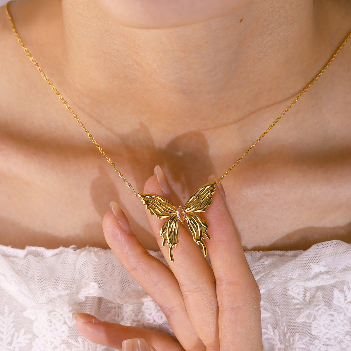 18K Gold Plated Titanium Steel Fashion Simple 3D Butterfly Necklace with Pink Zircon Inlay
