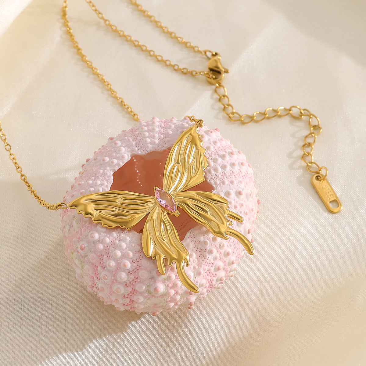 18K Gold Plated Titanium Steel Fashion Simple 3D Butterfly Necklace with Pink Zircon Inlay