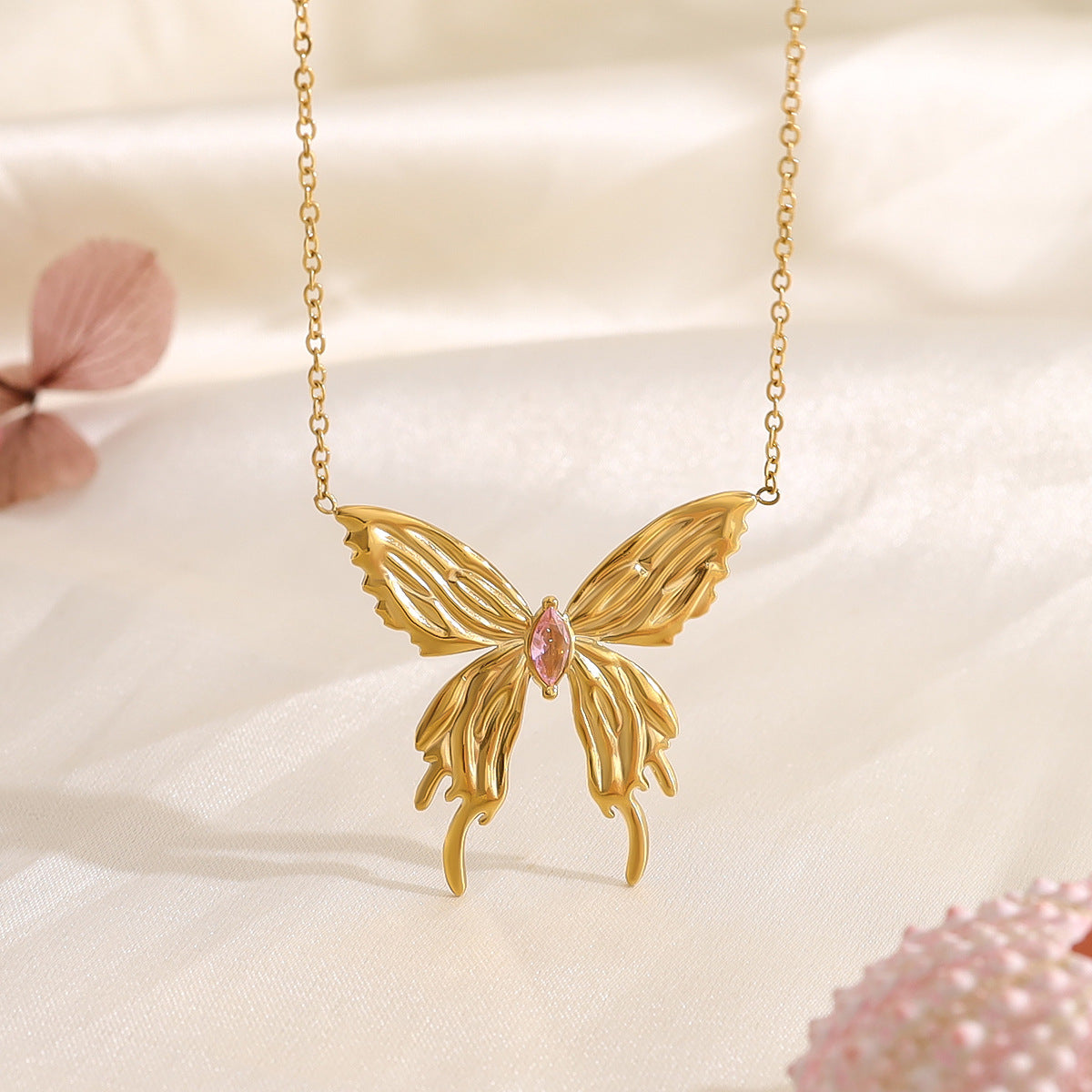 18K Gold Plated Titanium Steel Fashion Simple 3D Butterfly Necklace with Pink Zircon Inlay