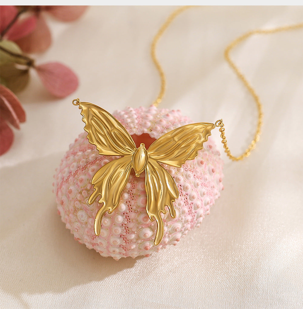 18K Gold Plated Titanium Steel Fashion Simple 3D Butterfly Necklace with Pink Zircon Inlay