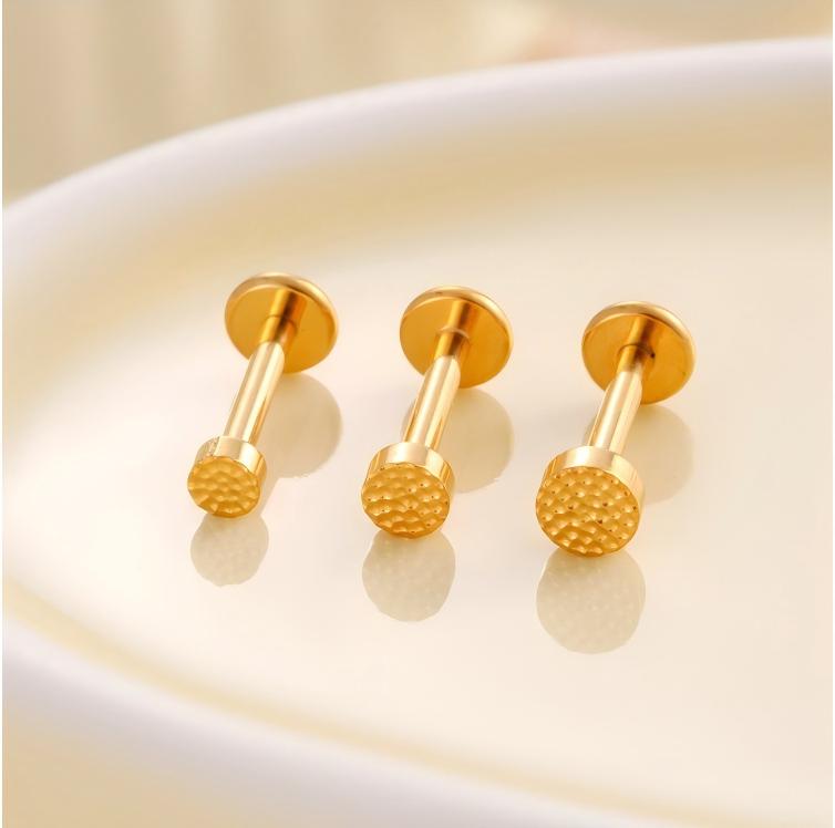 F136 Titanium Alloy Round Disc Hammered Texture Cartilage Piercing Lip Piercing Barbell – Fashionable Body Jewelry for Piercings