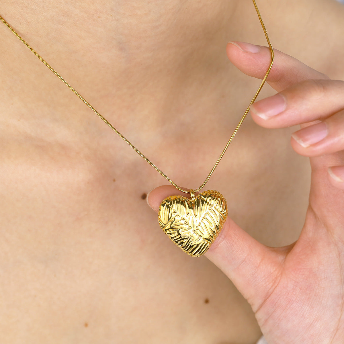 Vintage Heart-Shaped Necklace Set – 18K Gold Plated Titanium Steel Heart Design