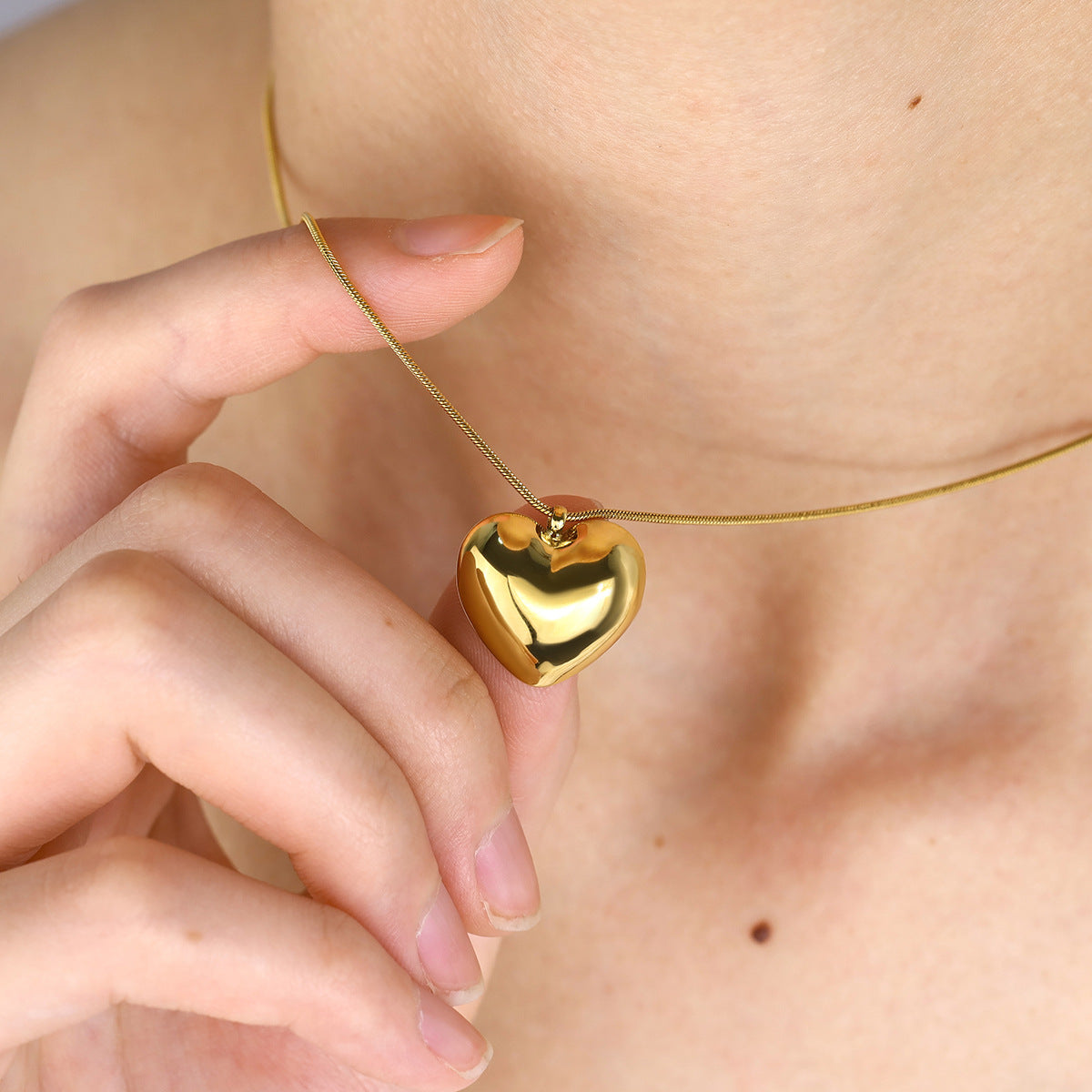 Vintage Heart-Shaped Necklace Set – 18K Gold Plated Titanium Steel Heart Design