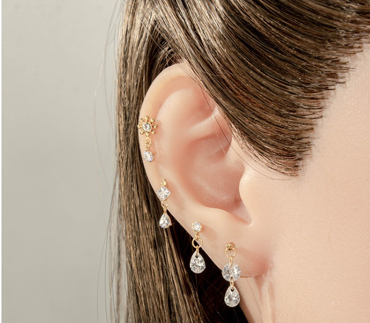 F136 Titanium Internally Threaded Flower CZ Cartilage Stud – Hypoallergenic Piercing Jewelry