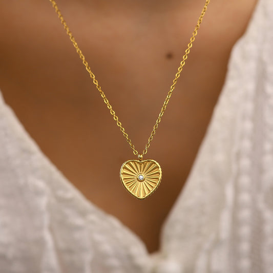 18K Gold-Plated Titanium Steel Crystal Heart Pendant Necklace | Fashion Jewelry for Women | Perfect Gift