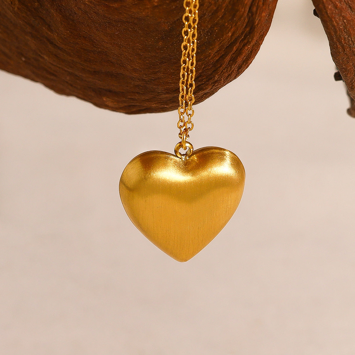18K Gold-Plated Titanium Stainless Steel Brushed Texture Heart Pendant Necklace | Simple & Elegant Jewelry Collection