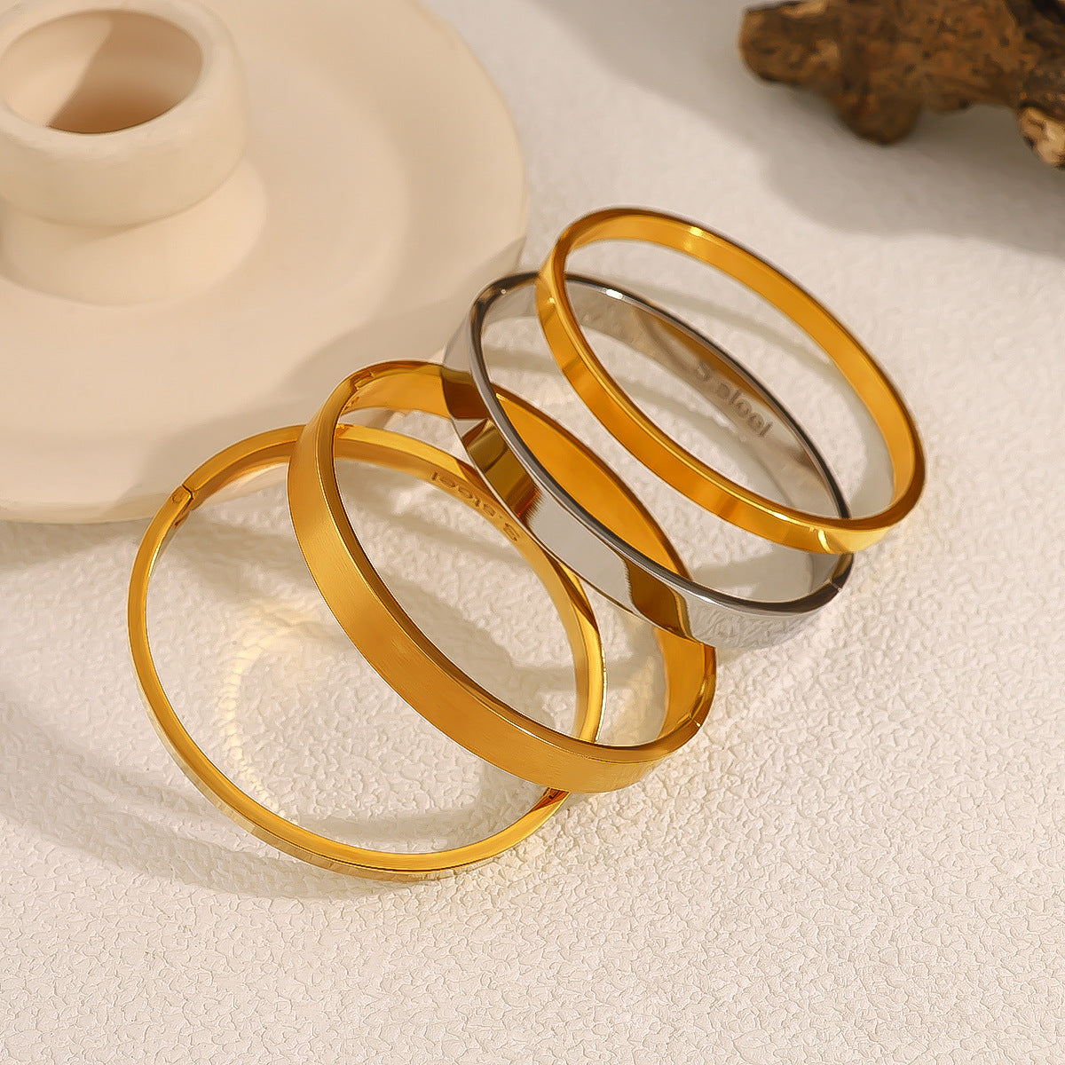 Geometric Polished Surface Couple Open Clasp Bangle – 18K Gold-Plated Titanium Steel Jewelry