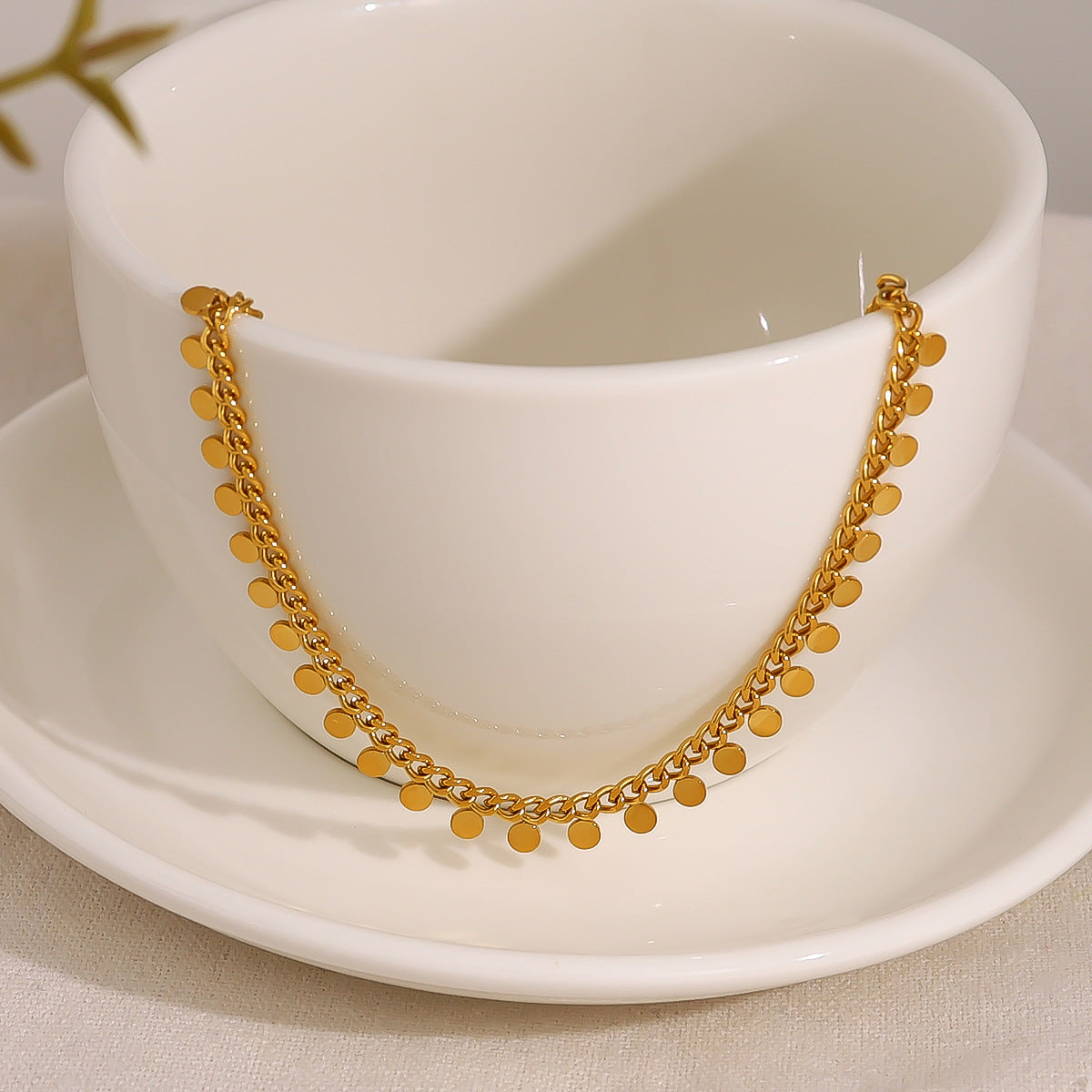 18K Gold Plated Titanium Steel Round Pendant Necklace | Elegant Fashion Jewelry
