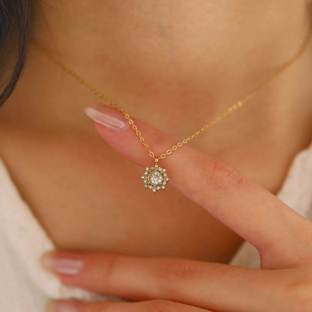 18K Gold Plated Titanium Steel Flower Crystal Pendant Necklace - Simple Fashion Jewelry
