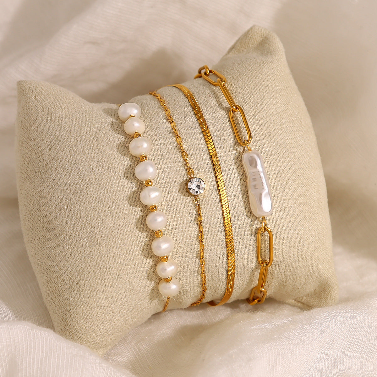18K Gold Plated Stainless Steel Pearl Bracelet – Elegant Layered Chain Design | Timeless Fashion Jewelry Gift for Women