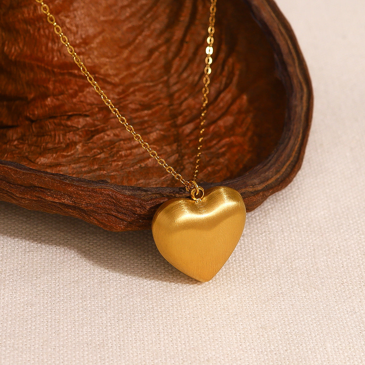 18K Gold-Plated Titanium Stainless Steel Brushed Texture Heart Pendant Necklace | Simple & Elegant Jewelry Collection
