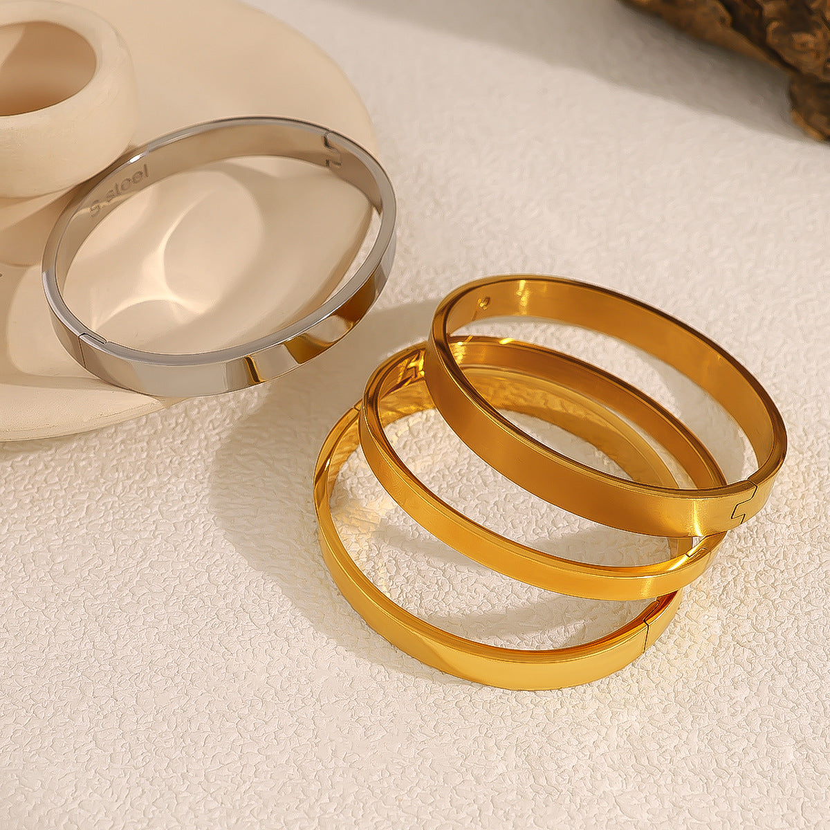 Geometric Polished Surface Couple Open Clasp Bangle – 18K Gold-Plated Titanium Steel Jewelry