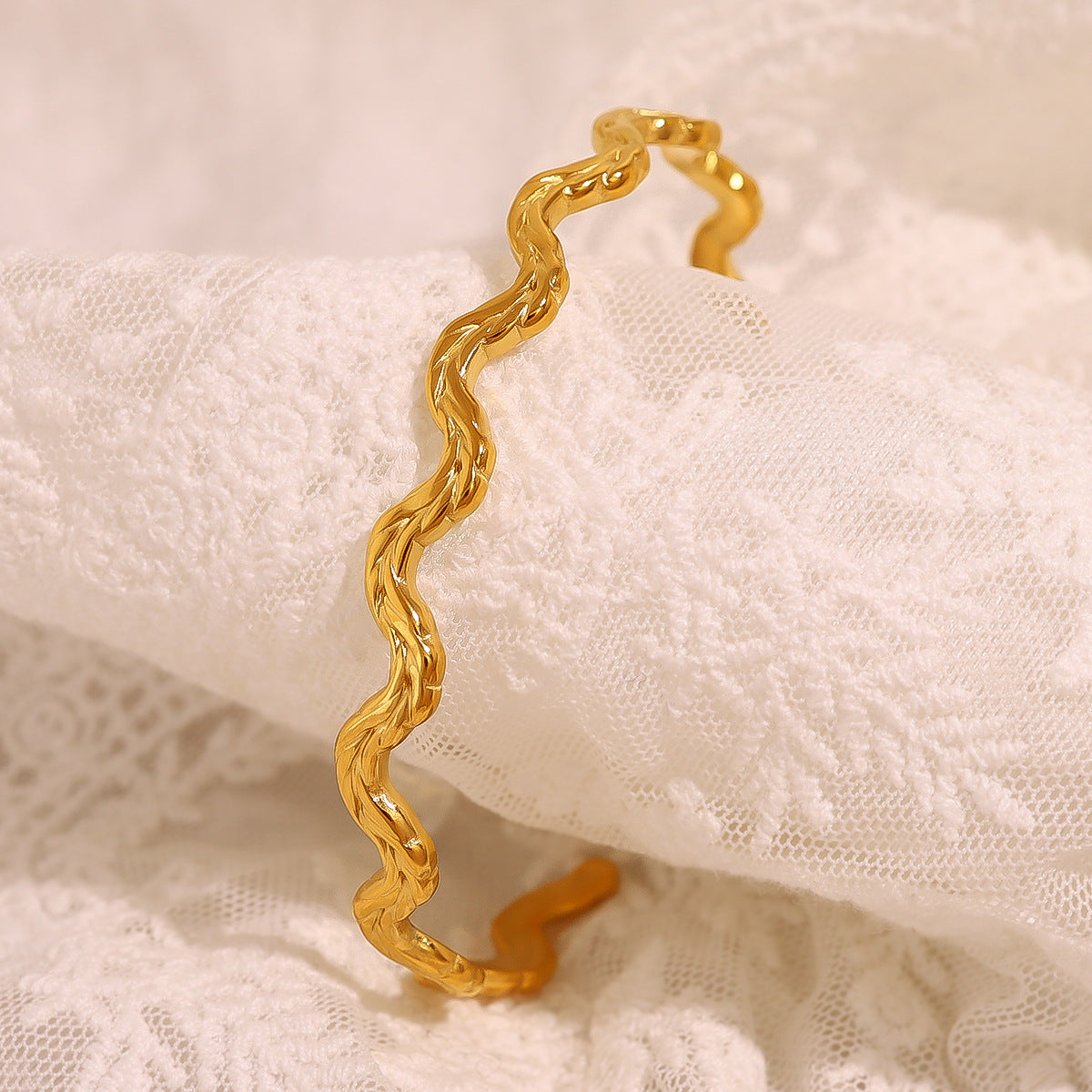 18K Gold Plated Stainless Steel Wave Design Open Bangle Bracelet – Minimalist Adjustable Jewelry for Women