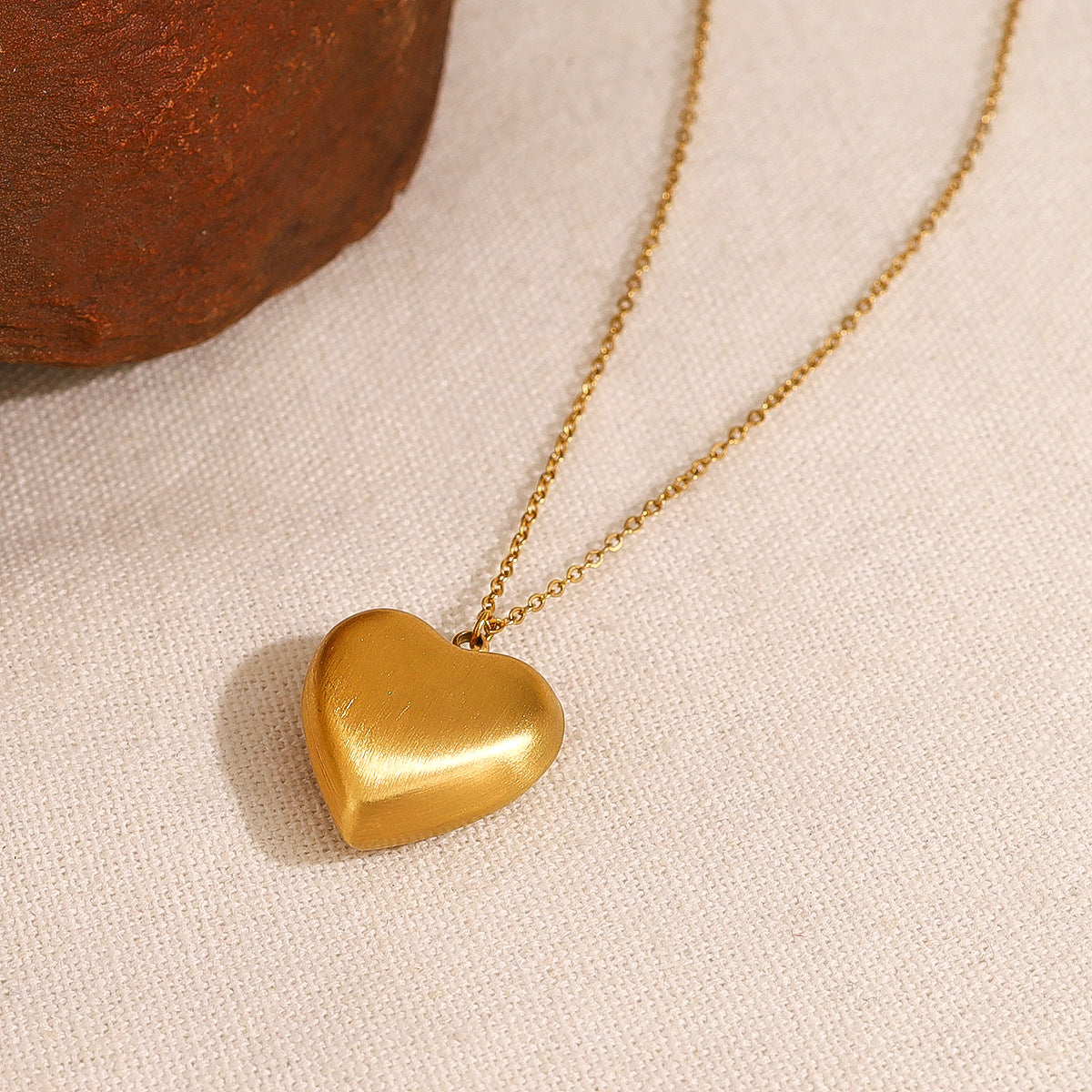 18K Gold-Plated Titanium Stainless Steel Brushed Texture Heart Pendant Necklace | Simple & Elegant Jewelry Collection