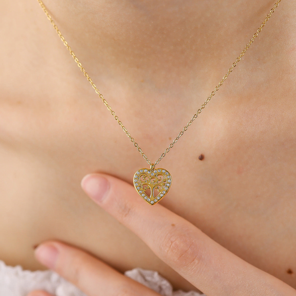 18K Gold Plated Stainless Steel Heart Crystal Pendant Necklace – Elegant Layered Design Jewelry for Women