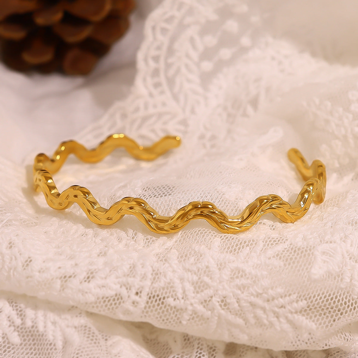 18K Gold Plated Stainless Steel Wave Design Open Bangle Bracelet – Minimalist Adjustable Jewelry for Women