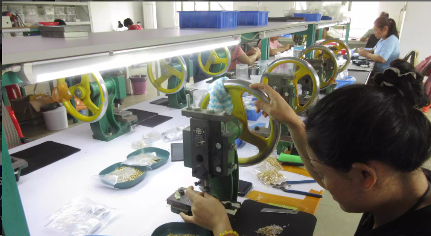 From Product Supplier to Long-Term Partner: How B2B Relationships Are Changing in the Jewelry Industry