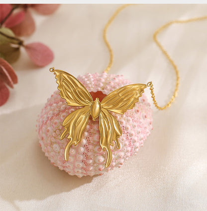 18K Gold Plated Titanium Steel Fashion Simple 3D Butterfly Necklace with Pink Zircon Inlay
