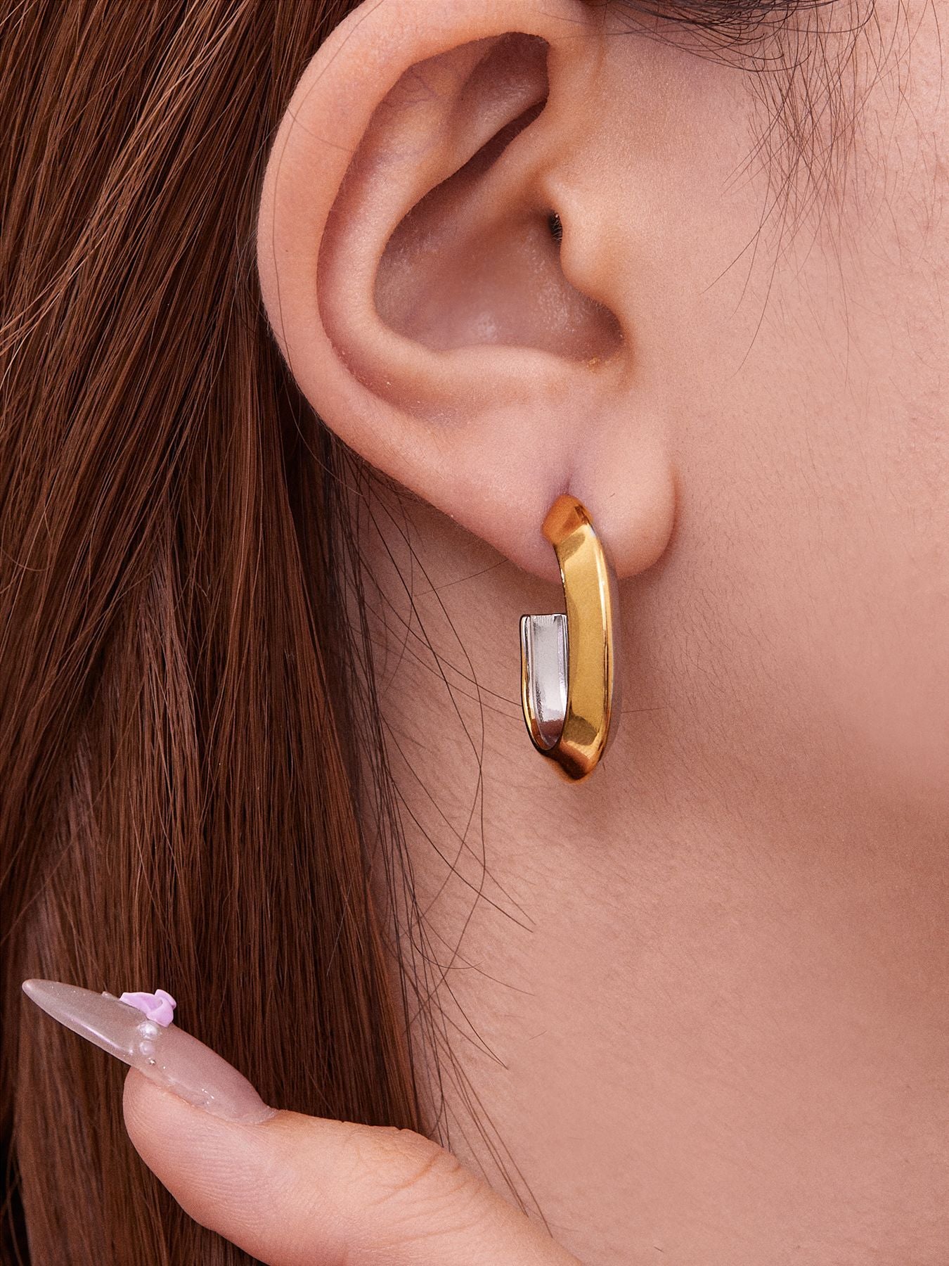 Stainless Steel Oval Hoop Earrings – Minimalist Polished Metal Huggie Earrings for Women, Fashion Statement Jewelry