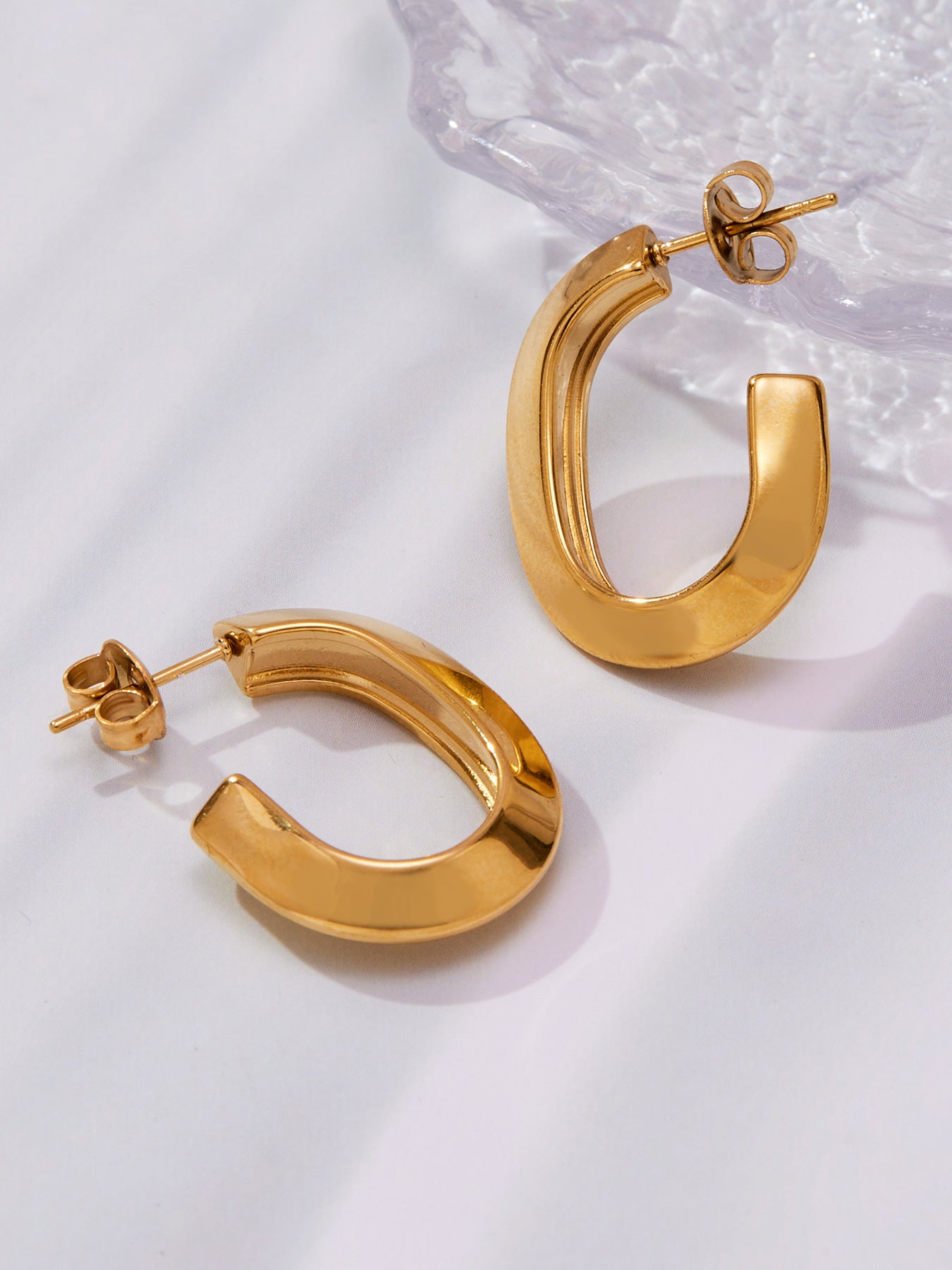 Stainless Steel Oval Hoop Earrings – Minimalist Polished Metal Huggie Earrings for Women, Fashion Statement Jewelry
