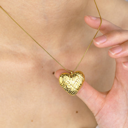 Vintage Heart-Shaped Necklace Set – 18K Gold Plated Titanium Steel Heart Design