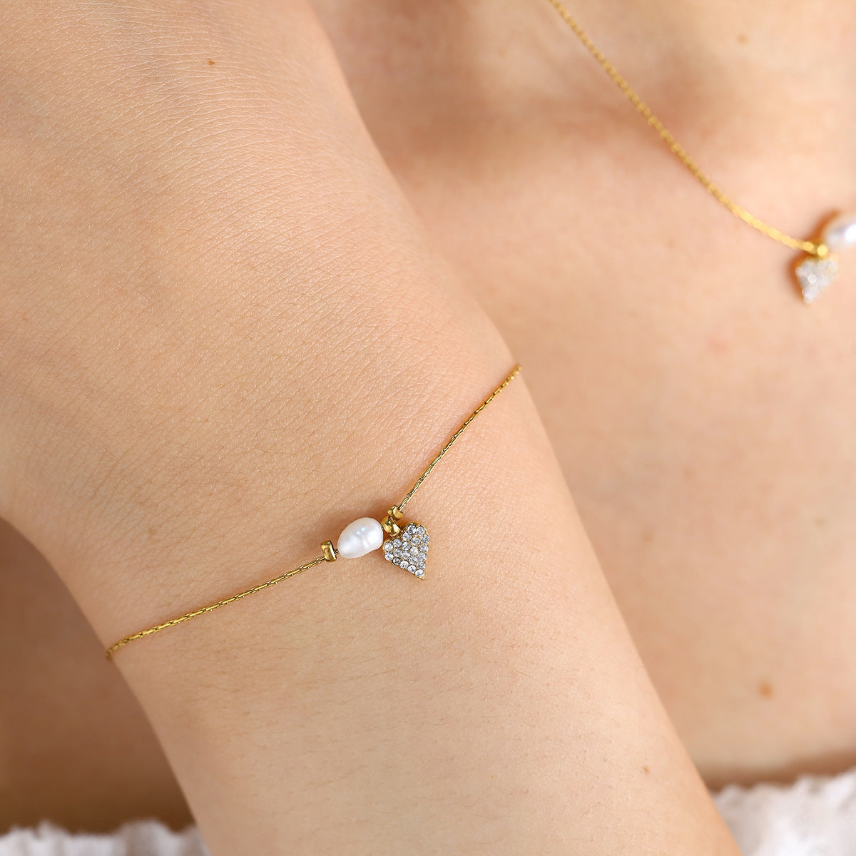 Elegant Pearl & Diamond Heart Pendant Titanium Steel Necklace & Bracelet Set – 18K Gold Plated, Adjustable Length, Perfect for Gifts