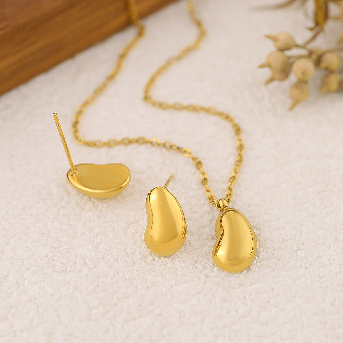 18K Gold Plated Stainless Steel Teardrop Bead Pendant Necklace | Minimalist Luxury Jewelry
