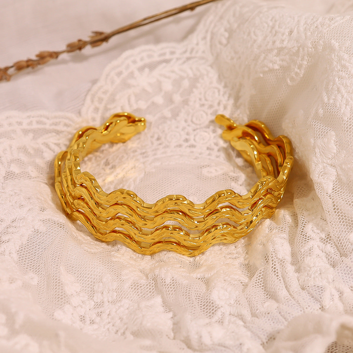 18K Gold Plated Stainless Steel Wave Design Open Bangle Bracelet – Minimalist Adjustable Jewelry for Women