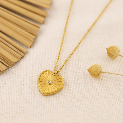 18K Gold-Plated Titanium Steel Crystal Heart Pendant Necklace | Fashion Jewelry for Women | Perfect Gift