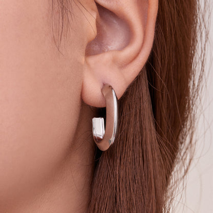 Stainless Steel Oval Hoop Earrings – Minimalist Polished Metal Huggie Earrings for Women, Fashion Statement Jewelry