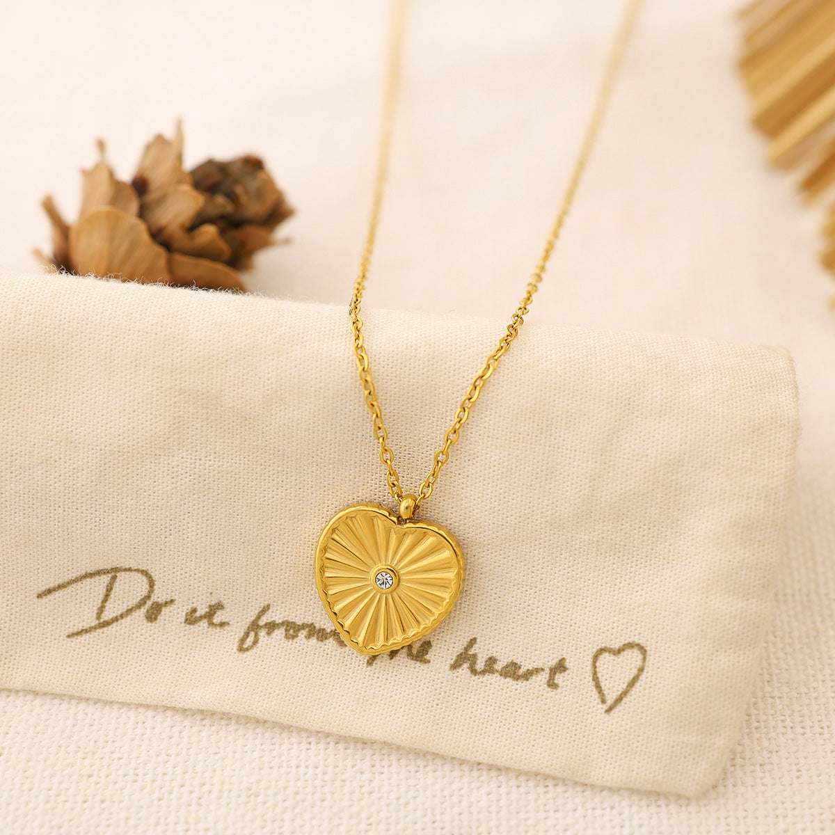 18K Gold-Plated Titanium Steel Crystal Heart Pendant Necklace | Fashion Jewelry for Women | Perfect Gift