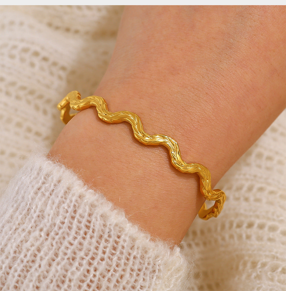 18K Gold Plated Stainless Steel Wave Design Open Bangle Bracelet – Minimalist Adjustable Jewelry for Women