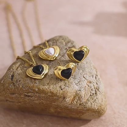 18K Gold Plated Titanium Steel Vintage Heart Shaped Pearl Black Stone Pendant Necklace