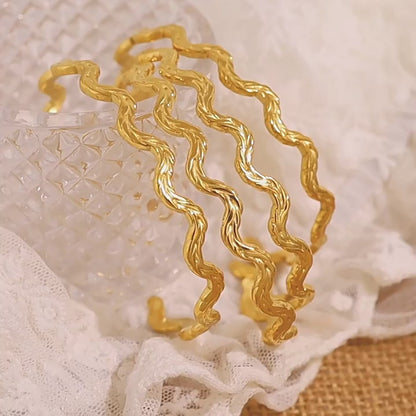 18K Gold Plated Stainless Steel Wave Design Open Bangle Bracelet – Minimalist Adjustable Jewelry for Women