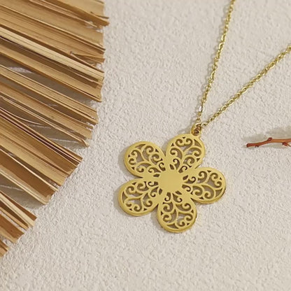 Fashion Stainless Steel Hollow Floral Pattern Clavicle Necklace Elegant Commuter Accessory